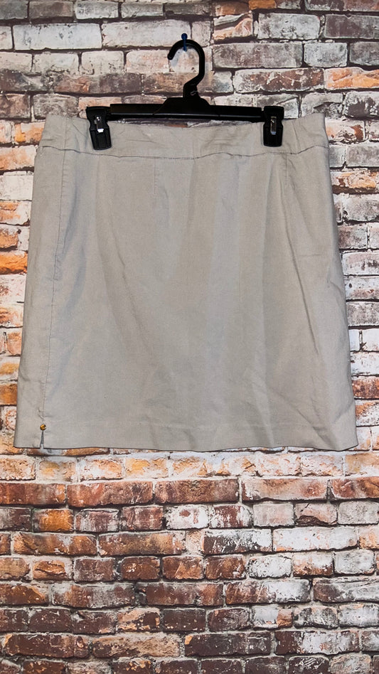 Women’s skort size 18 fits like a 17-18 with stretch