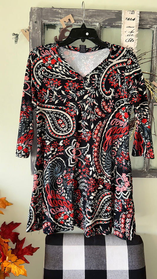 Women’s size Small-Medium Tunic Style Top with pockets with stretch