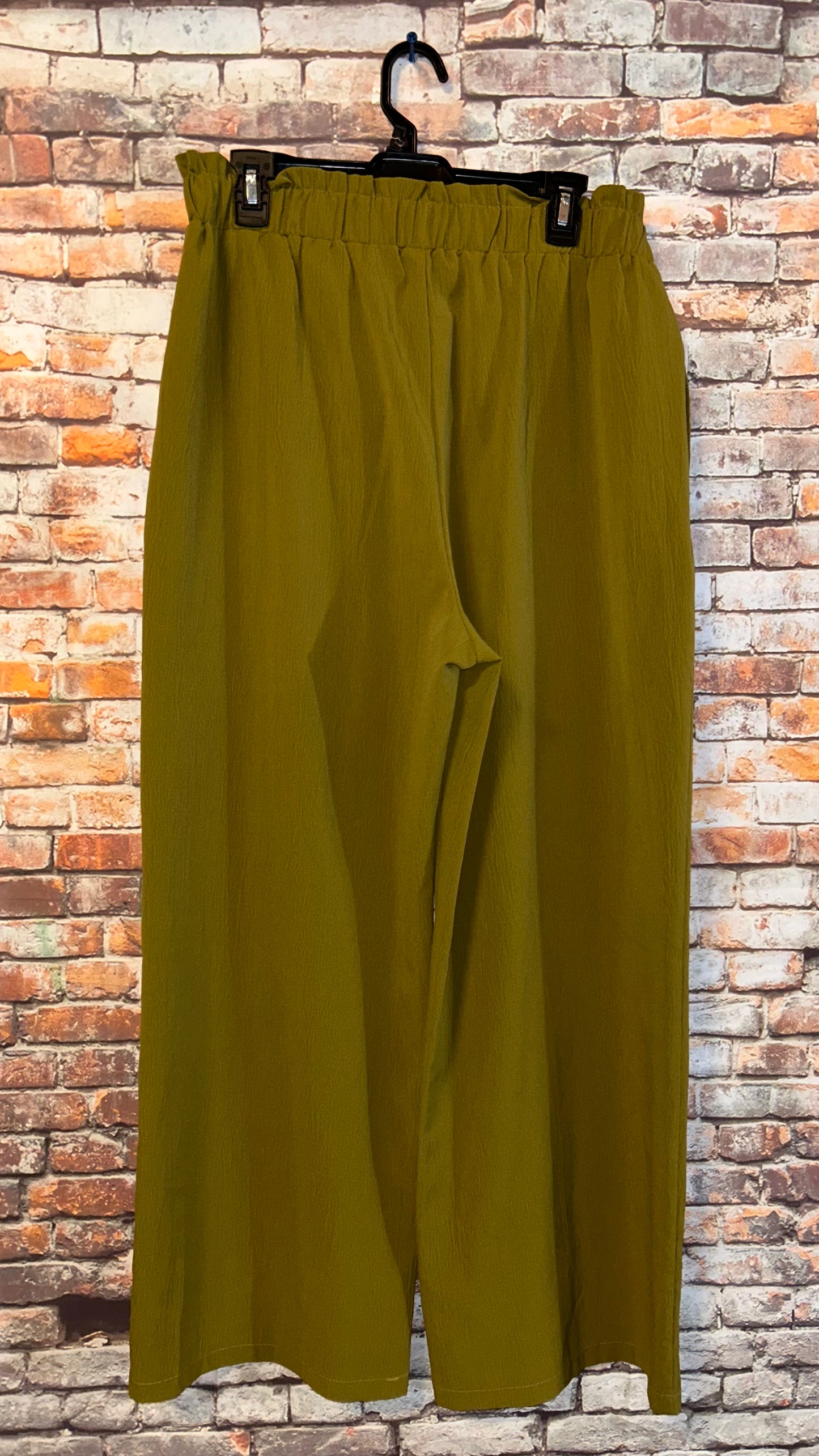 Women’s size XLarge pants fits like a 12-14 with stretch and 29in inseam