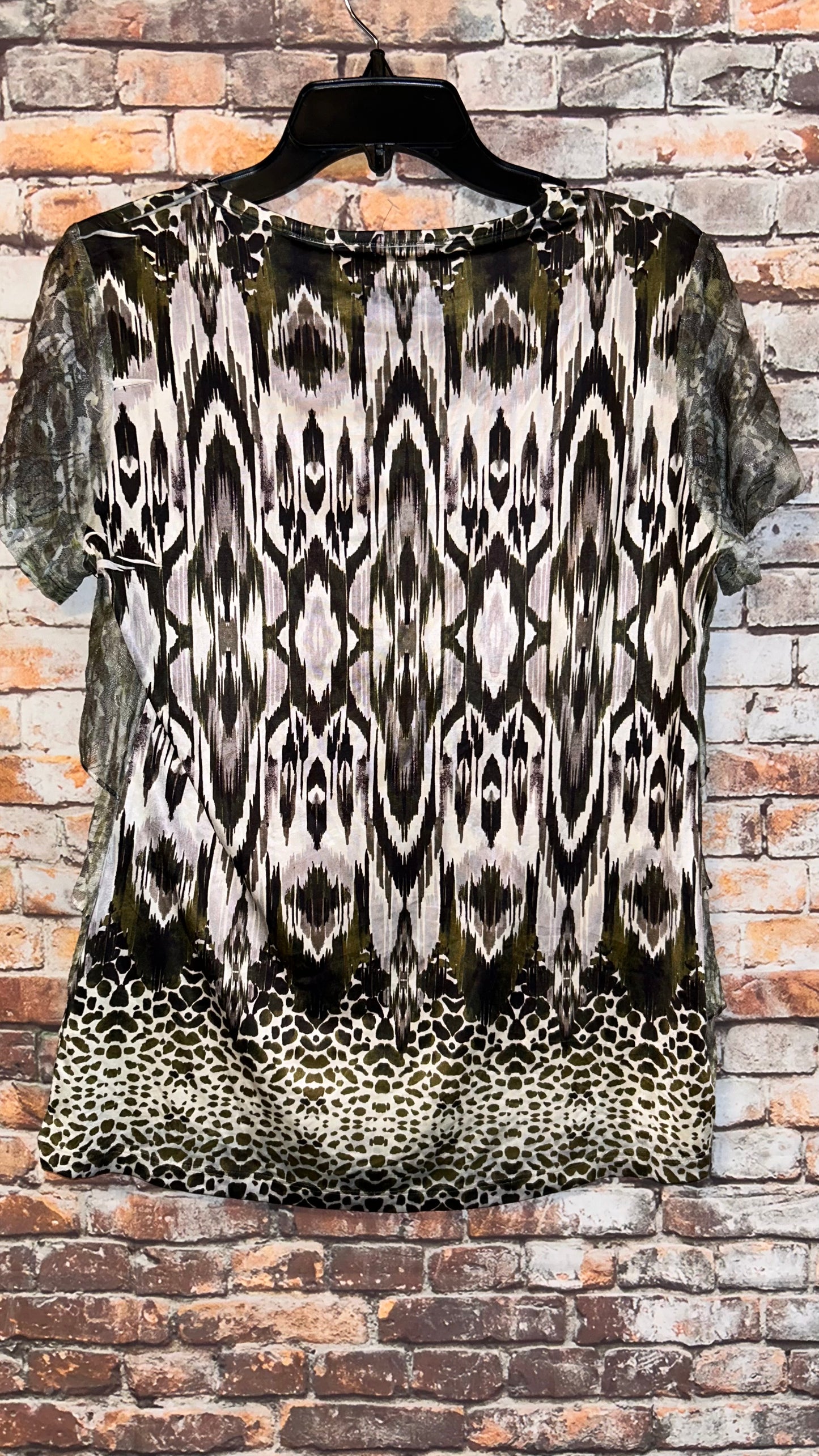 Women’s top size Small With stretch