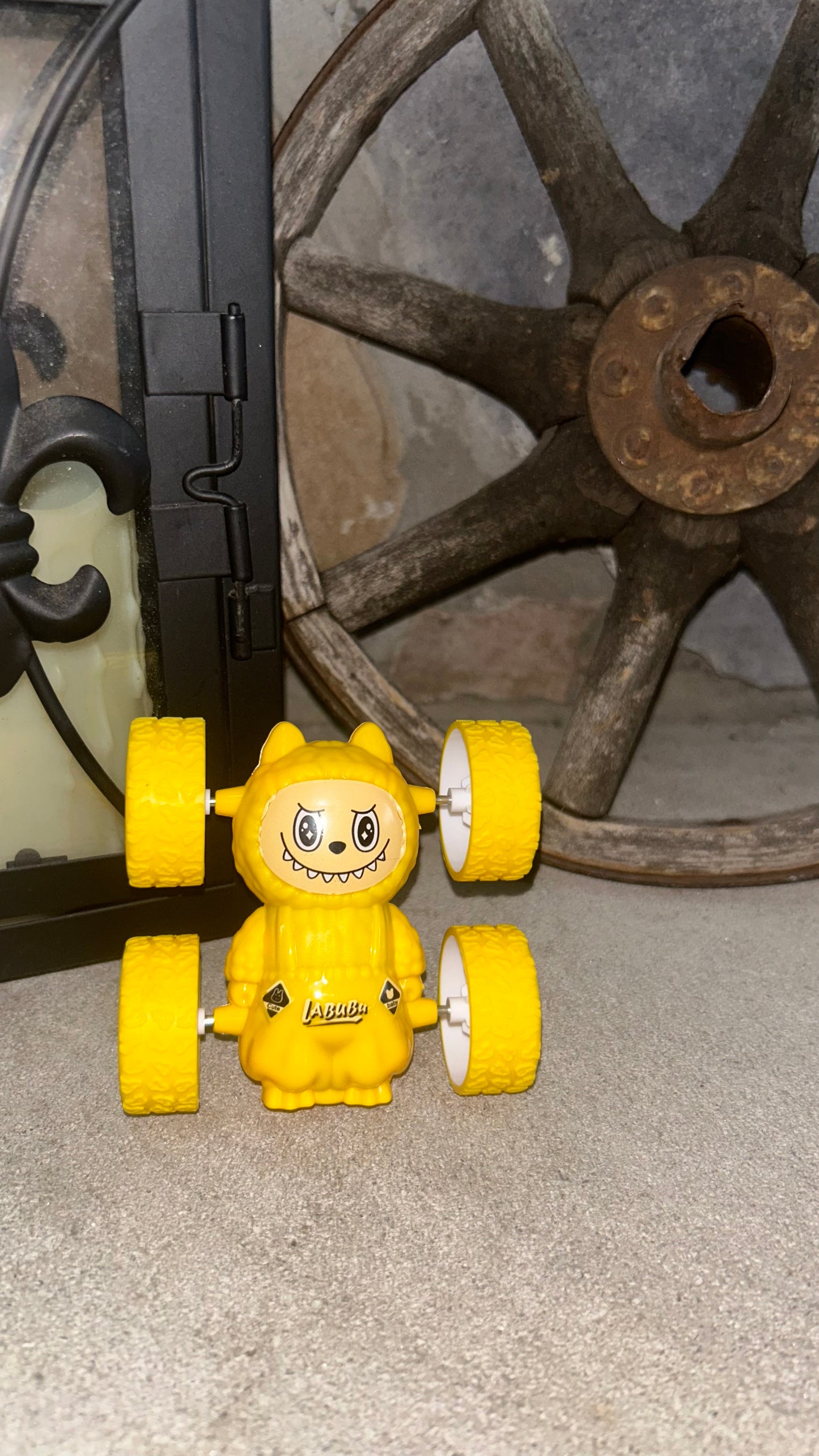 Labubu Stunt Car Vehicle Roll 180’ Flip