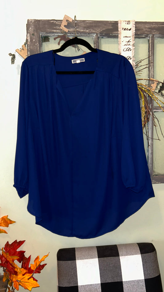 Women’s top size 1x with stretch Navy color