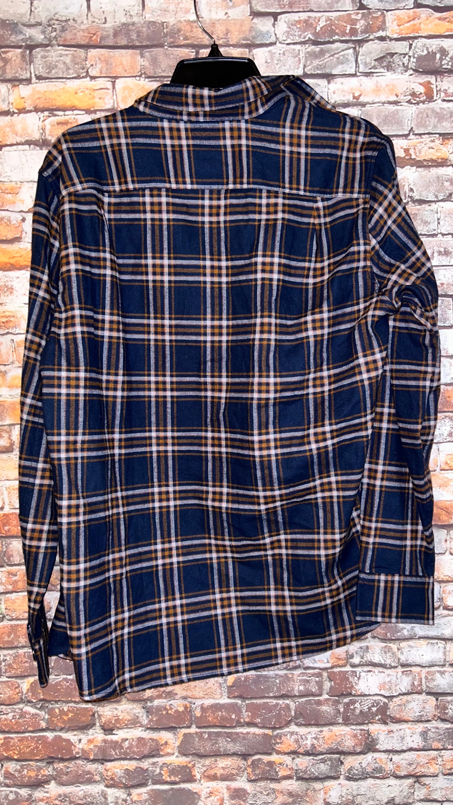 Men’s top size Small fits like a Womens Size Small-Medium no stretch