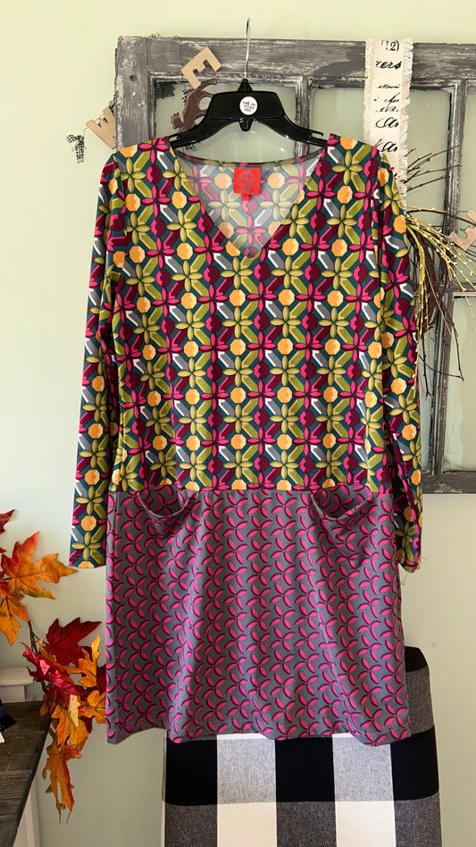 Size large dress Fits like a 10 with pockets and Stretch